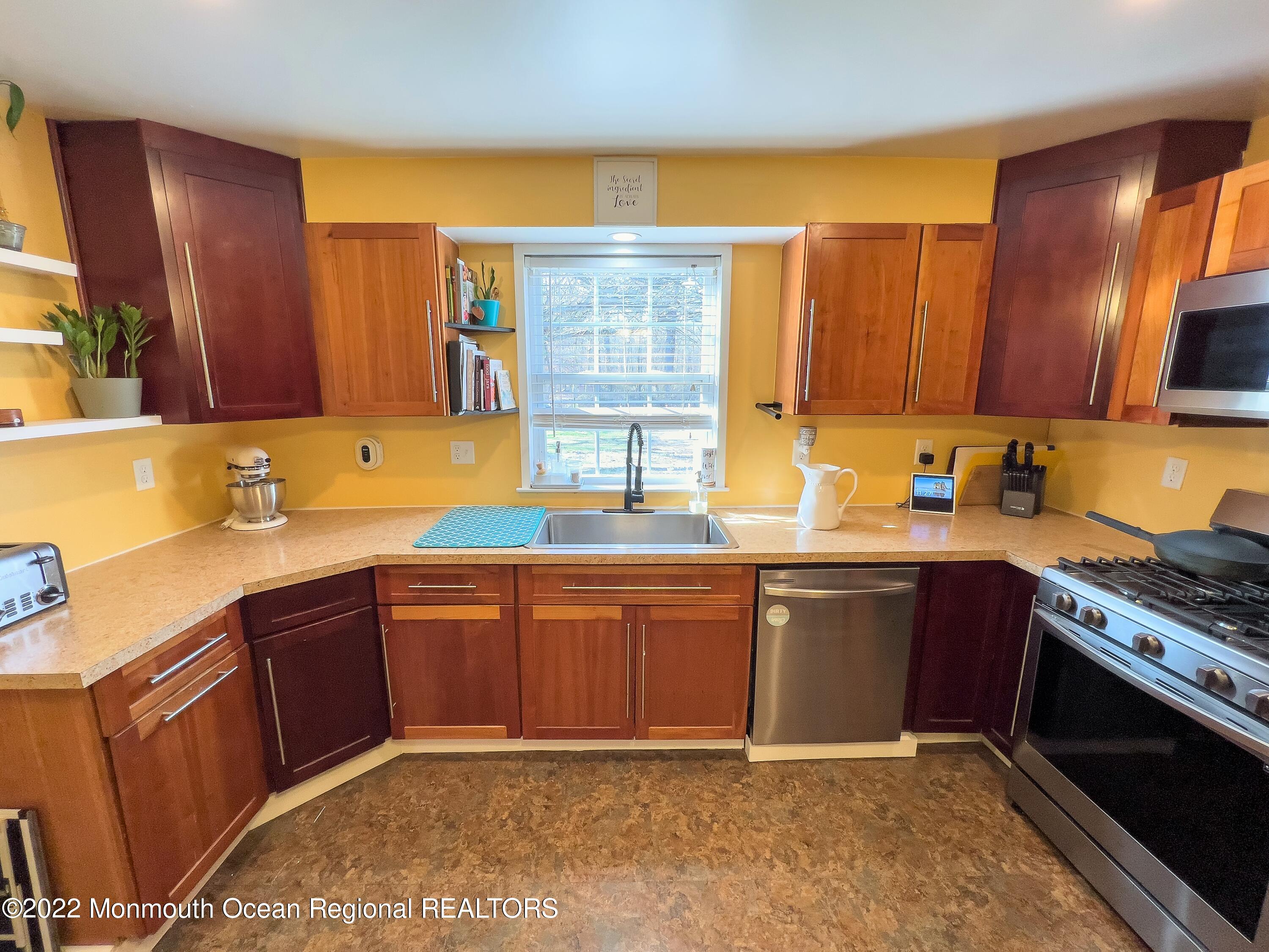 475 Toms River Road Jackson, NJ 08527 - Photo 12 of 49 475 TR Road Kitchen Counter