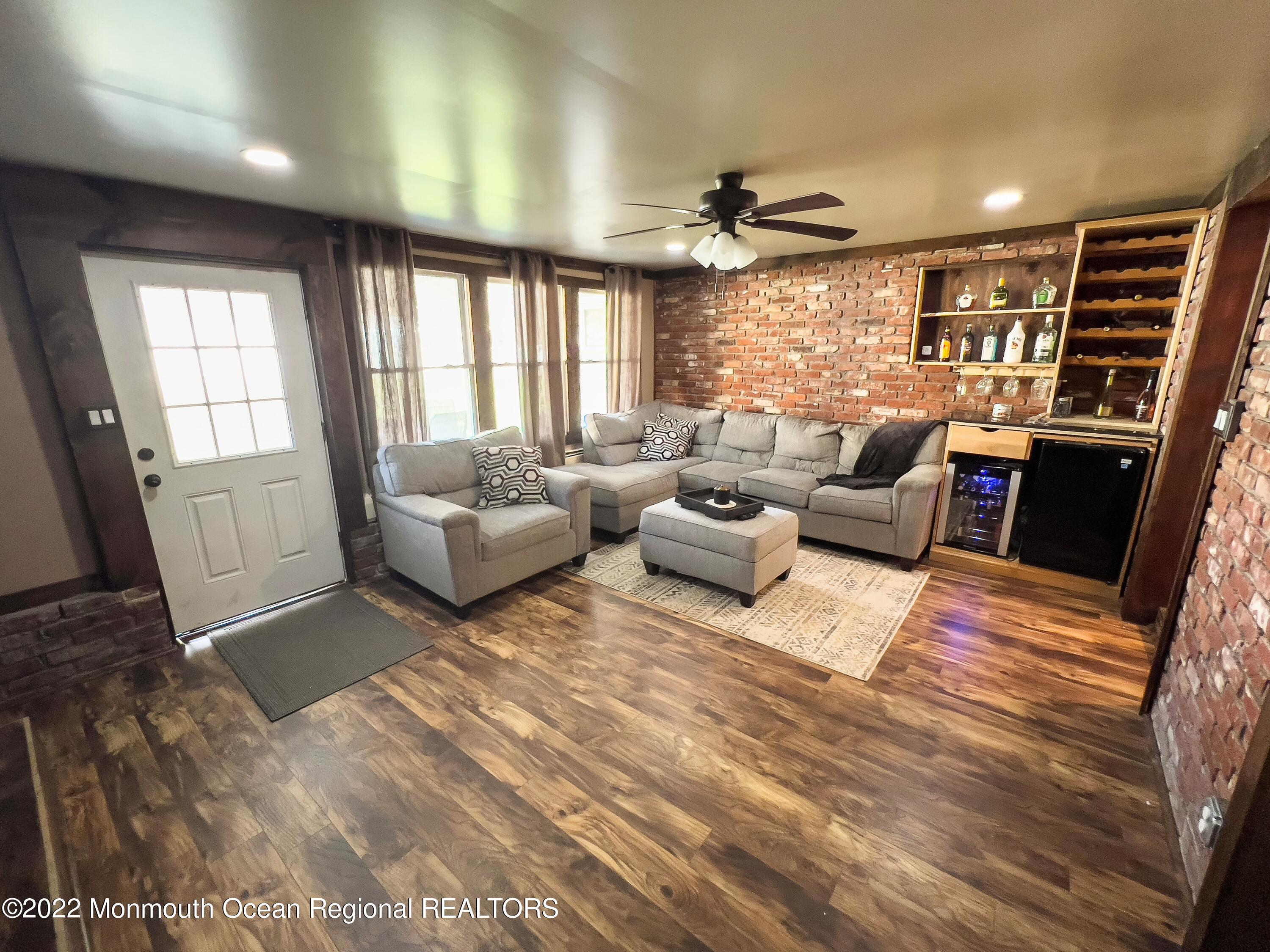 475 Toms River Road Jackson, NJ 08527 - Photo 19 of 49 475 TR Road Fmlyroom view