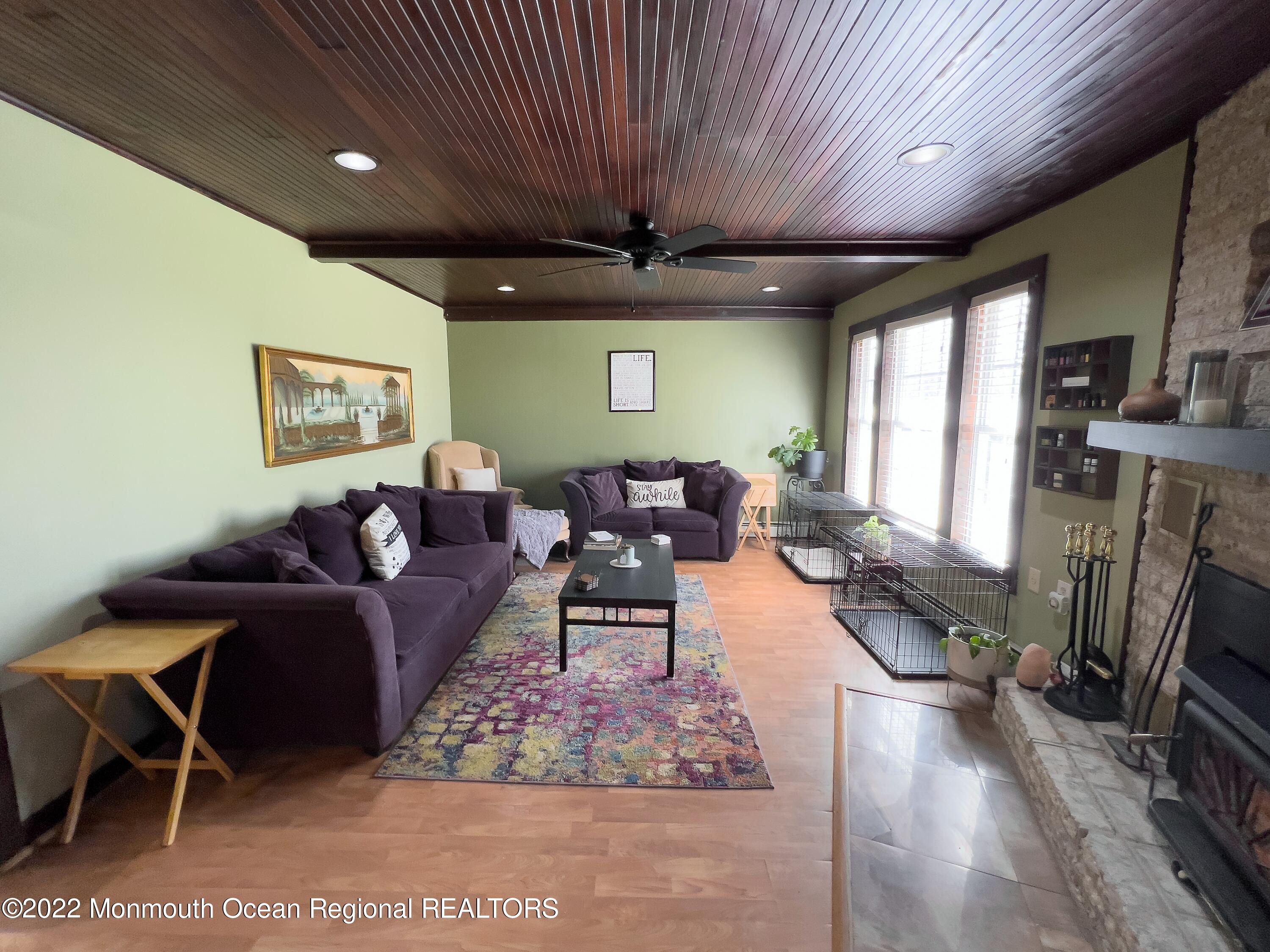 475 Toms River Road Jackson, NJ 08527 - Photo 3 of 49 475 TR Road Living