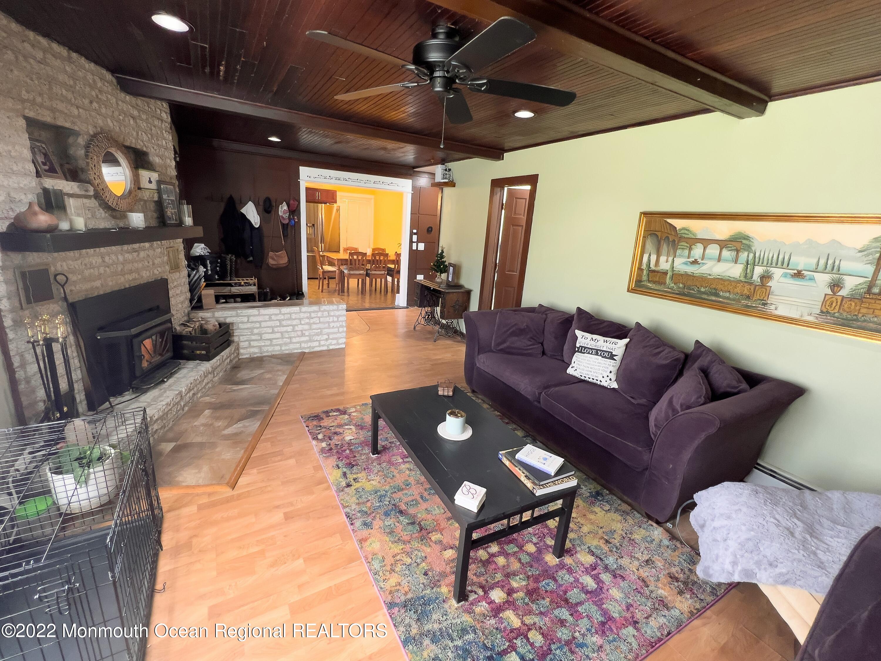 475 Toms River Road Jackson, NJ 08527 - Photo 4 of 49 475 TR Road Livingrm