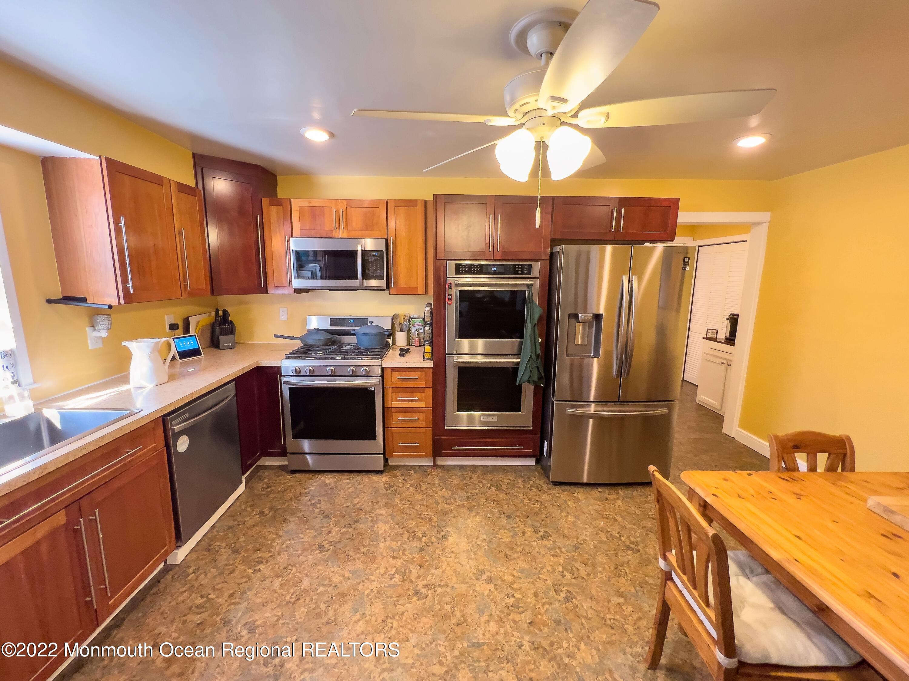 475 Toms River Road Jackson, NJ 08527 - Photo 10 of 49 475 TR Road Kitchen2