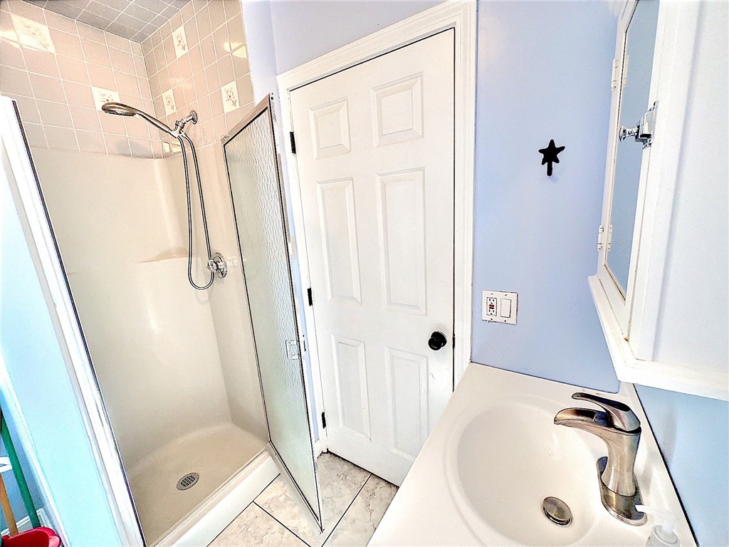 38 Ogden Avenue Warwick, RI 02889 - Photo 14 of 44 First Floor Bathroom