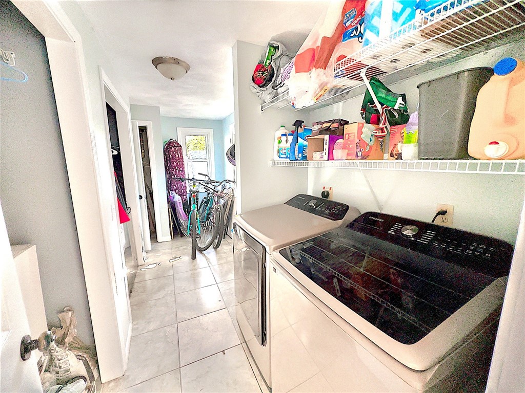 38 Ogden Avenue Warwick, RI 02889 - Photo 15 of 44 Laundry Room/Rear Mudroom