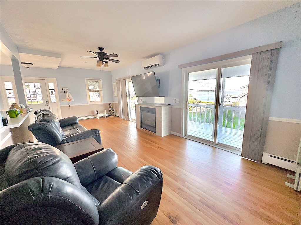 38 Ogden Avenue Warwick, RI 02889 - Photo 20 of 44 Living Room