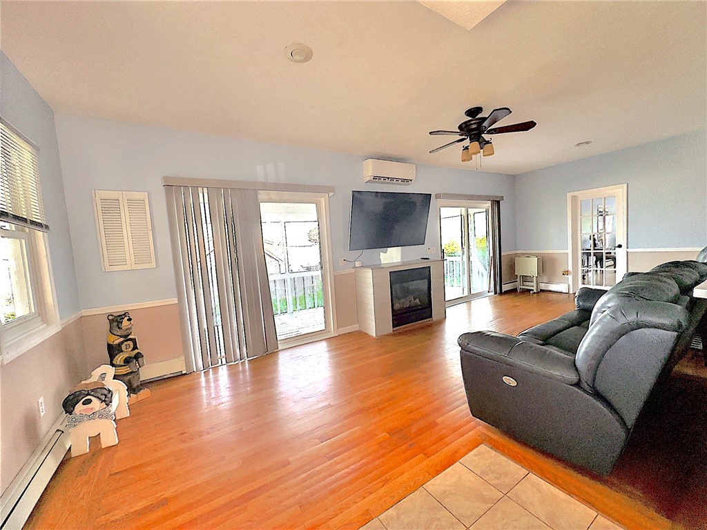 38 Ogden Avenue Warwick, RI 02889 - Photo 21 of 44 Living Room