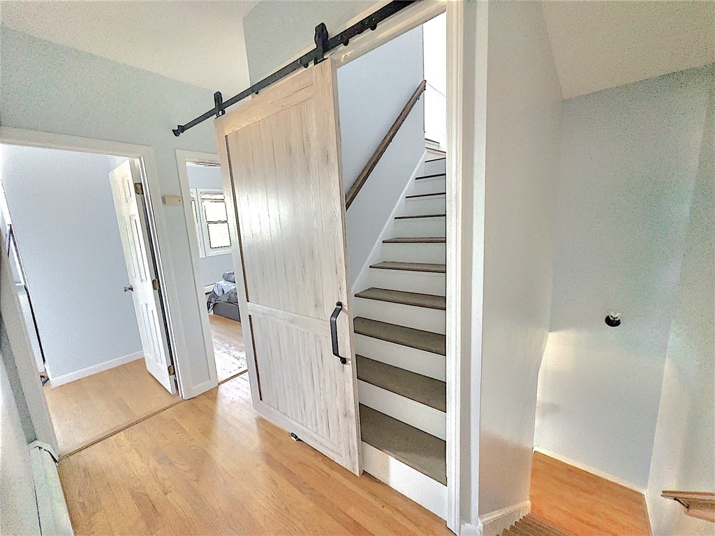 38 Ogden Avenue Warwick, RI 02889 - Photo 22 of 44 2nd Floor landing