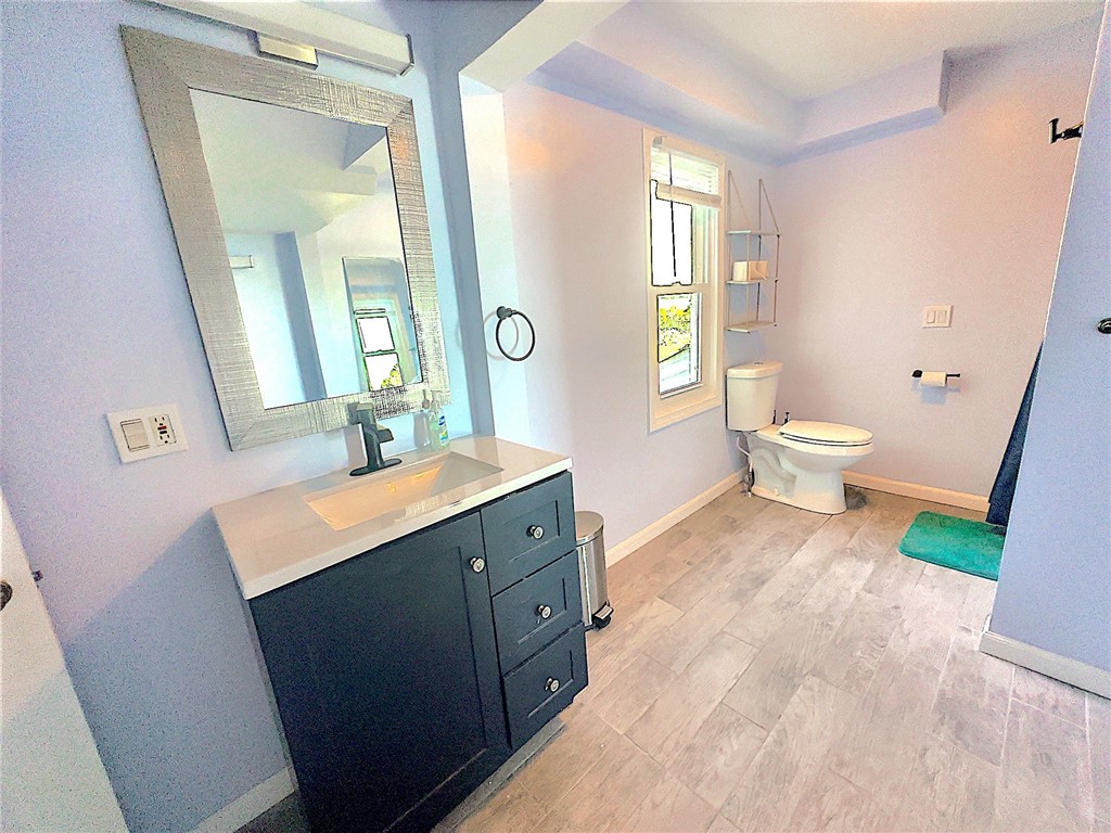 38 Ogden Avenue Warwick, RI 02889 - Photo 29 of 44 2nd Floor Bathroom