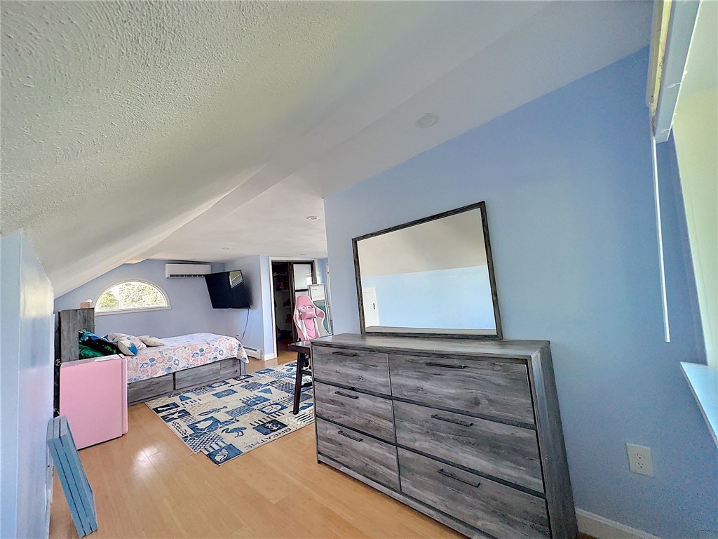 38 Ogden Avenue Warwick, RI 02889 - Photo 30 of 44 3rd Floor Master Suite