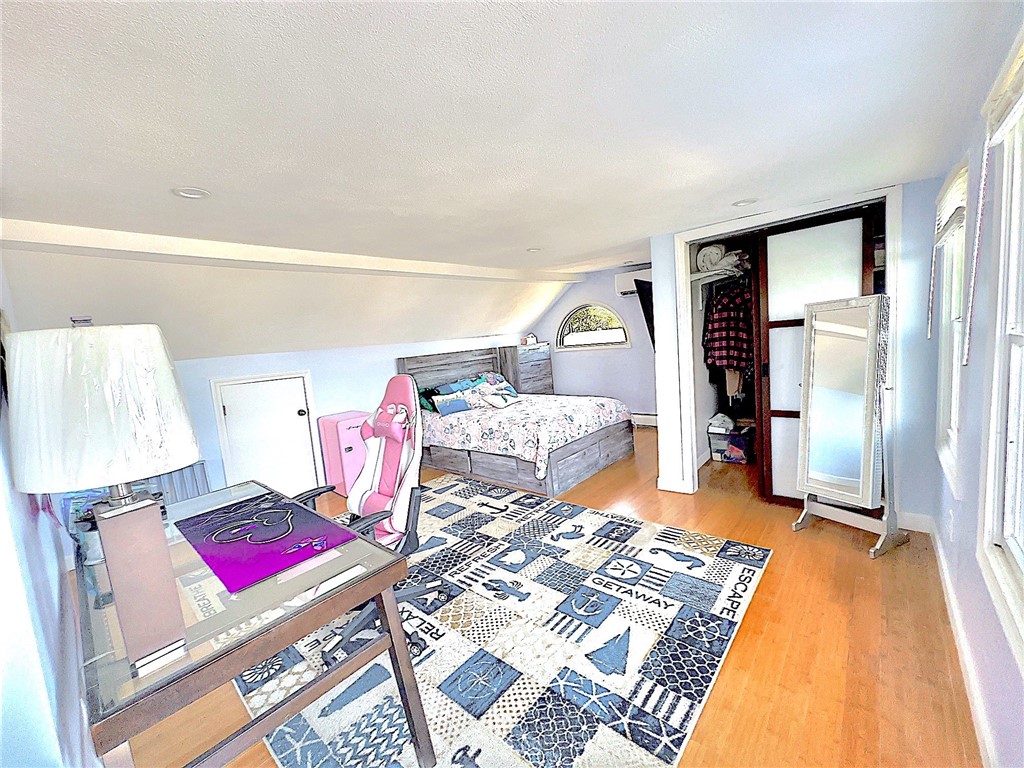 38 Ogden Avenue Warwick, RI 02889 - Photo 31 of 44 3rd Floor Master Suite