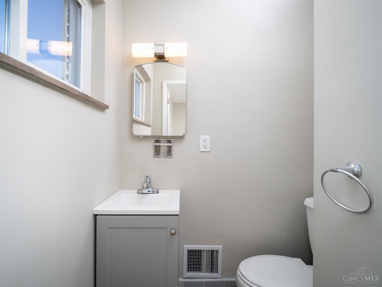 288 Riddle Road Woodlawn, OH 45215 - Photo 15 of 29