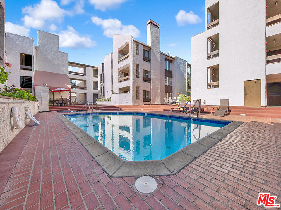 1325 Valley View Road, Unit 201 Glendale, CA 91202 - Photo 34 of 36