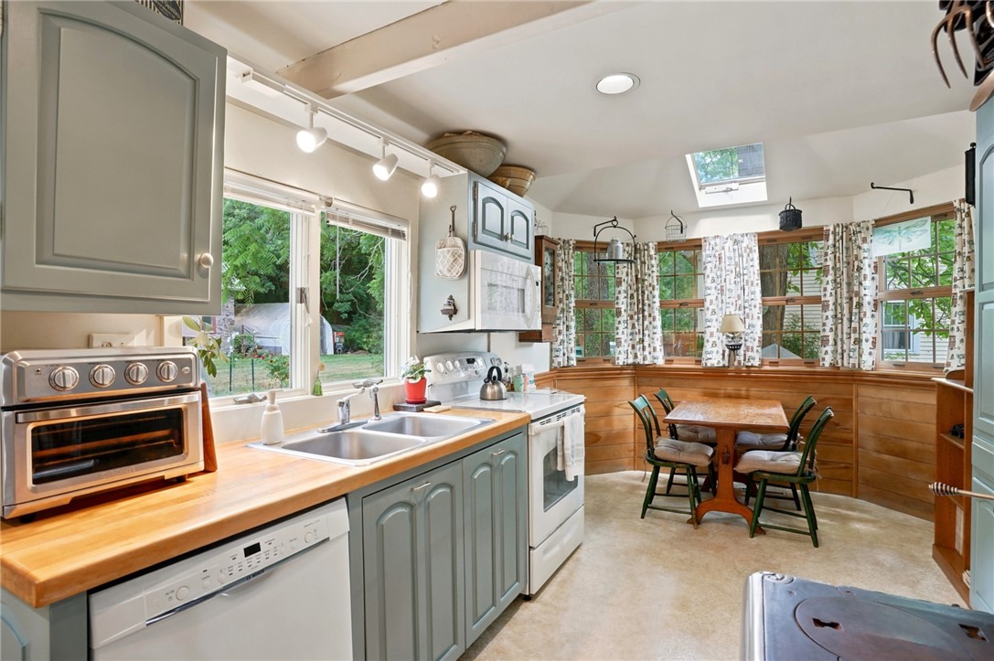 362 Abbott Run Valley Road Cumberland, RI 02864 - Photo 11 of 19