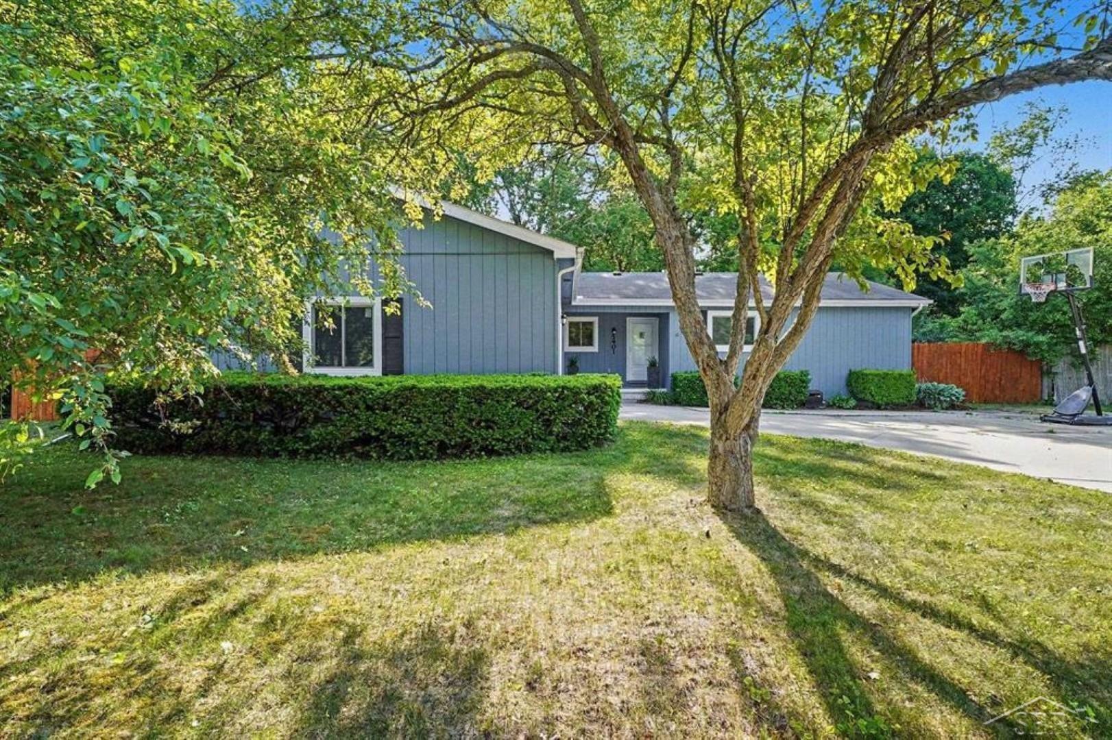 5401 Drake Street Midland, MI 48640 - Photo 2 of 23