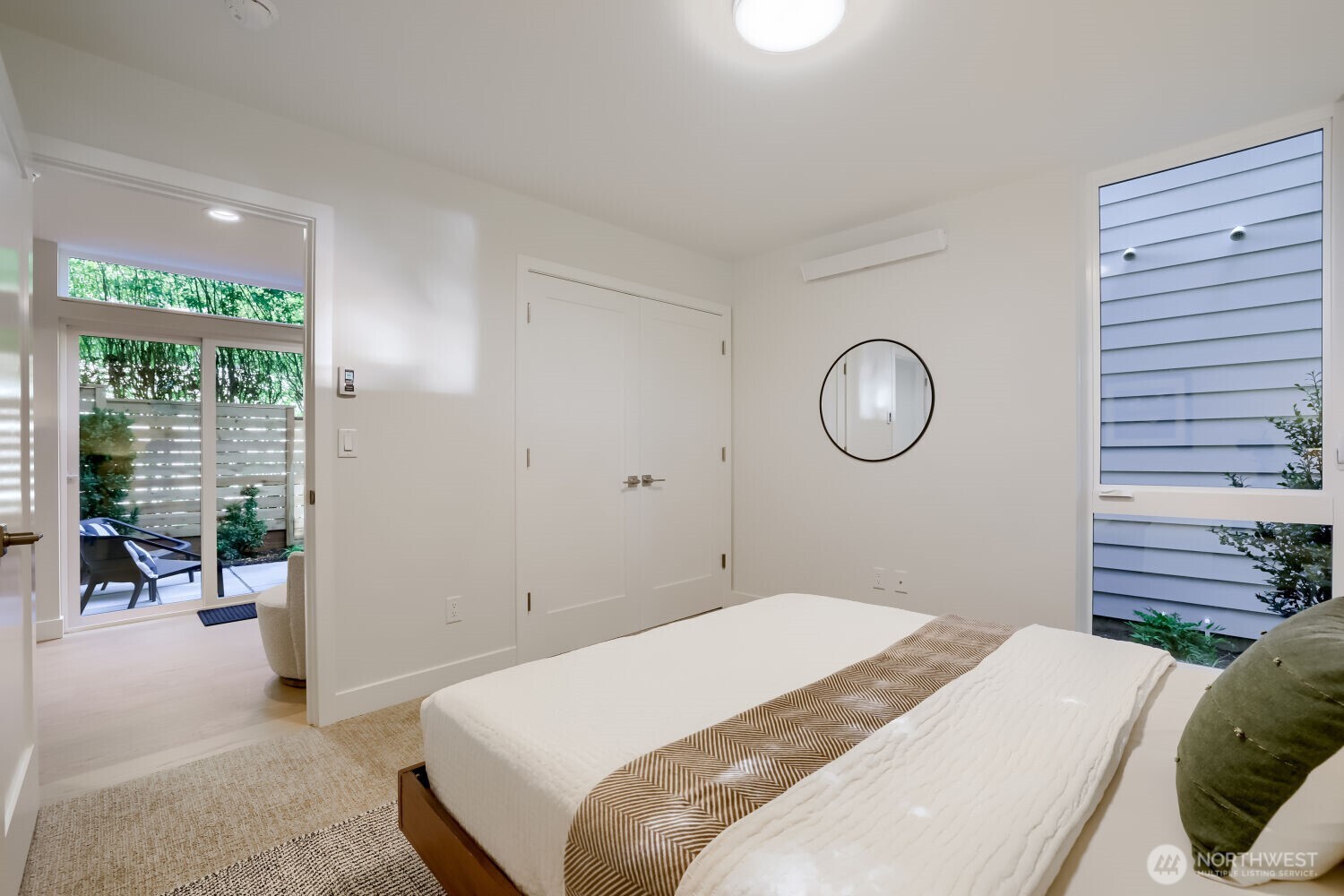 813 Northeast 90th Street Seattle, WA 98115 - Photo 19 of 35