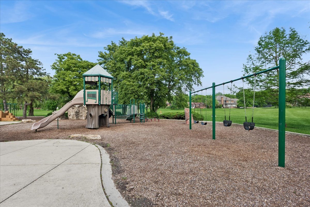 500 Parkview Place Burr Ridge, IL 60527 - Photo 38 of 43