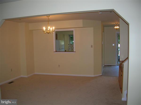 3325 Sea Port Way Silver Spring, MD 20902 - Photo 11 of 28 Living Room