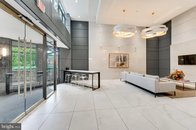 $2,200 | 7111 Woodmont Avenue, Unit 608, Bethesda, MD 20815