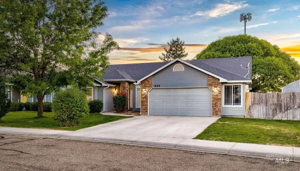 $399,990 | 899 Blue Grass Way, Middleton, ID 83644