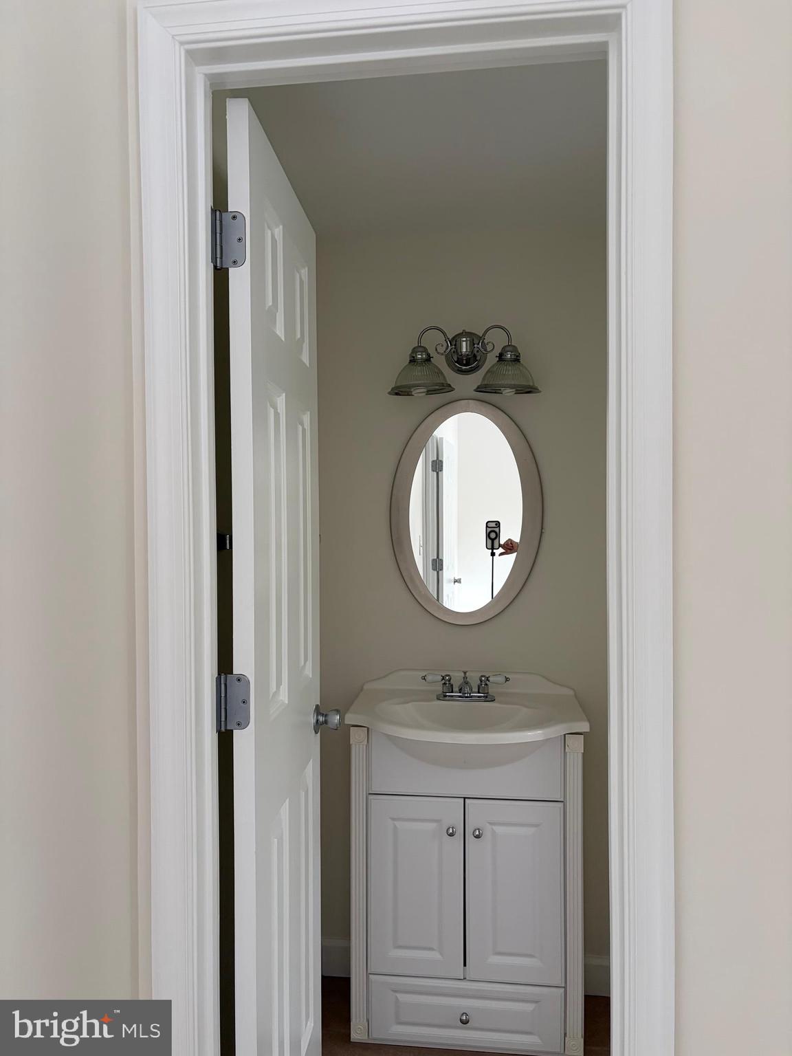 6711 Greendale Road Alexandria, VA 22310 - Photo 24 of 35 Jack and Jill bathroom vanity 1