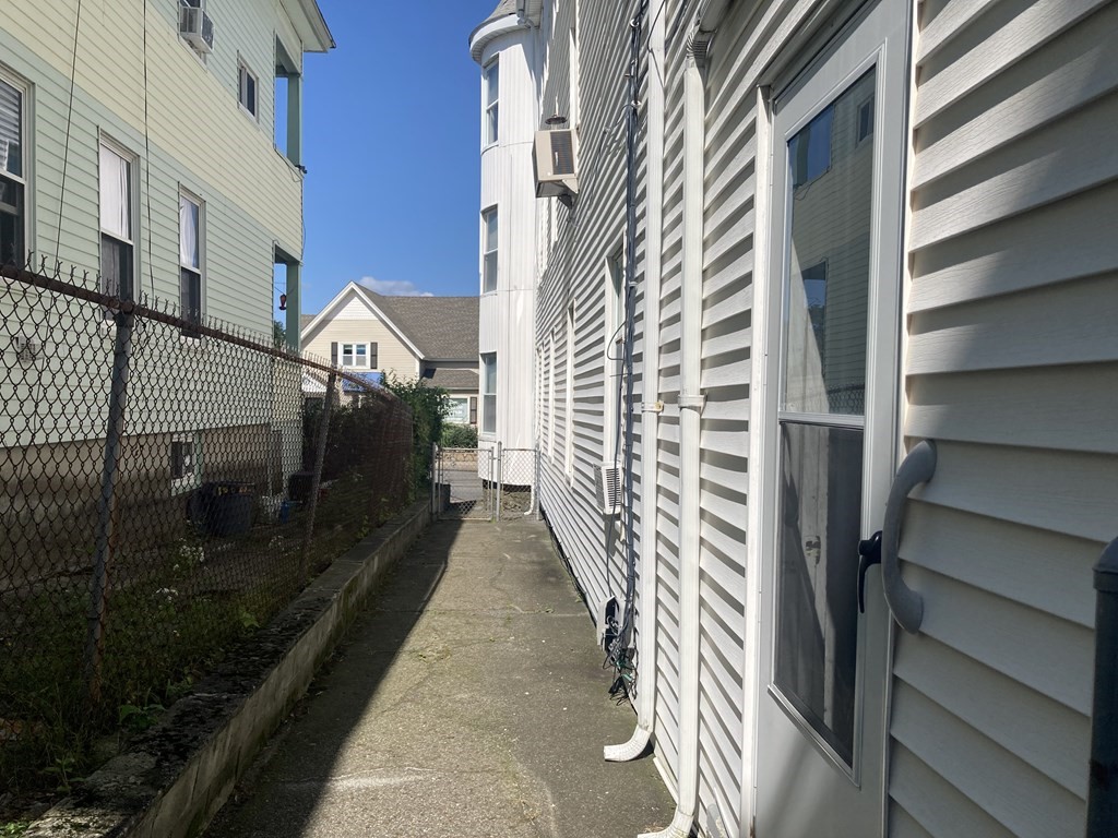 274 Plantation Street Worcester, MA 01604 - Photo 4 of 27 a view of a house with a door