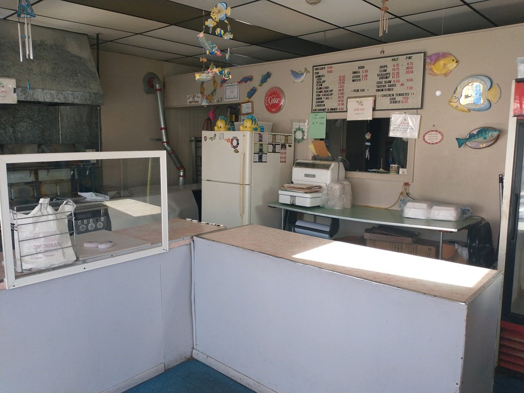 274 Plantation Street Worcester, MA 01604 - Photo 6 of 27 a utility room with dryer and washer