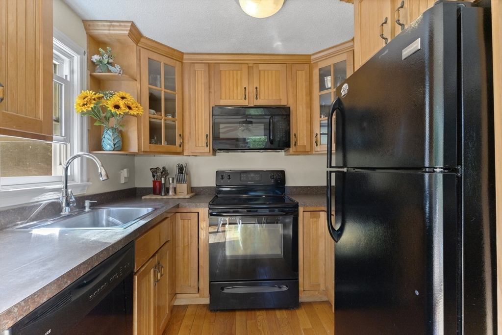 793 Blacksmith Shop Road Falmouth, MA 02536 - Photo 7 of 26 Gallery Image 7