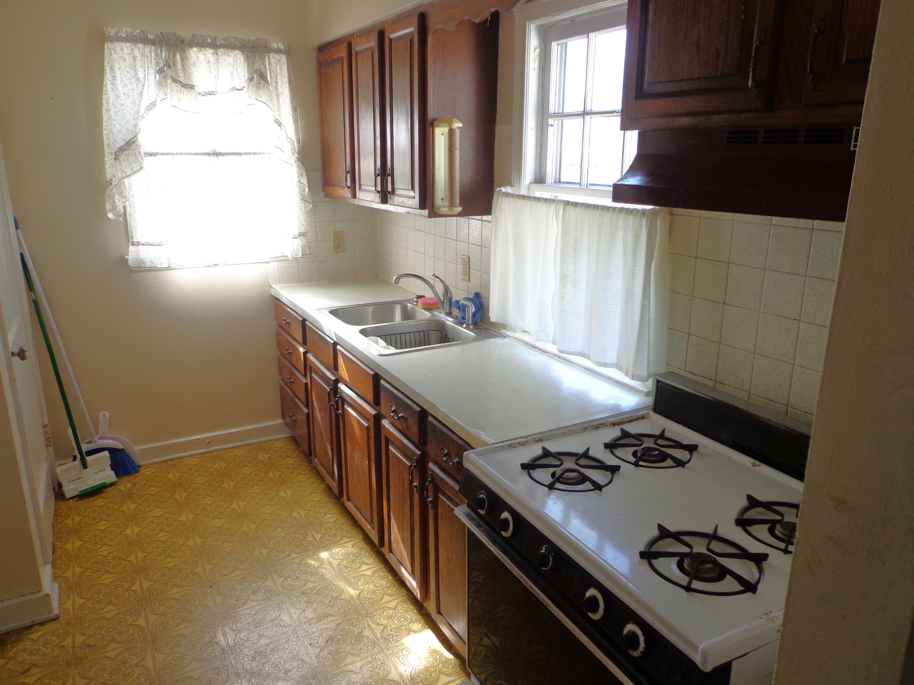 320 Witte Street Lancaster, OH 43130 - Photo 7 of 20 kitchen