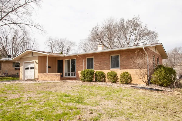 $215,000 | 504 Radliff Road, Bloomington, IL 61701