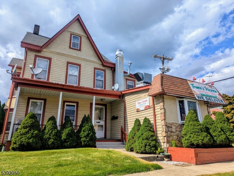 597 Belvidere Road, Unit 2 Phillipsburg, NJ 08865 - Photo 2 of 15 front view of house with a yard