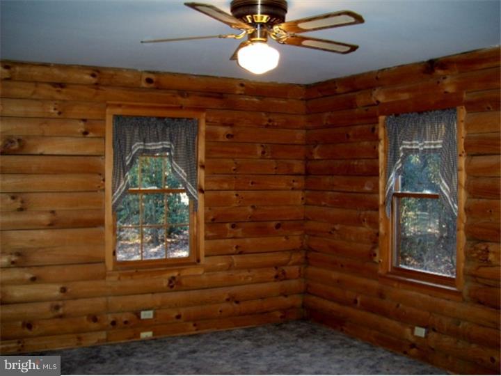 27 Chestnut Road Bridgeton, NJ 08302 - Photo 3 of 23 Living Room