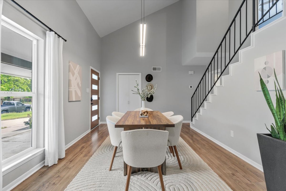 208 Skyloop Drive Austin, TX 78745 - Photo 6 of 34