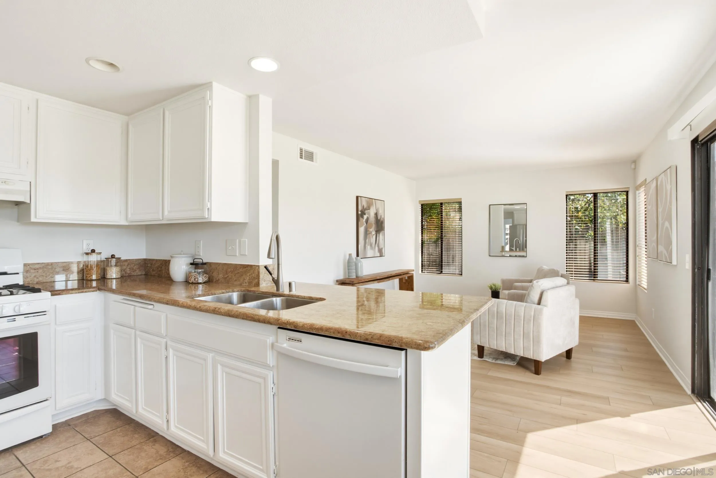 5375 Rio Plata Drive Oceanside, CA 92057 - Photo 4 of 32