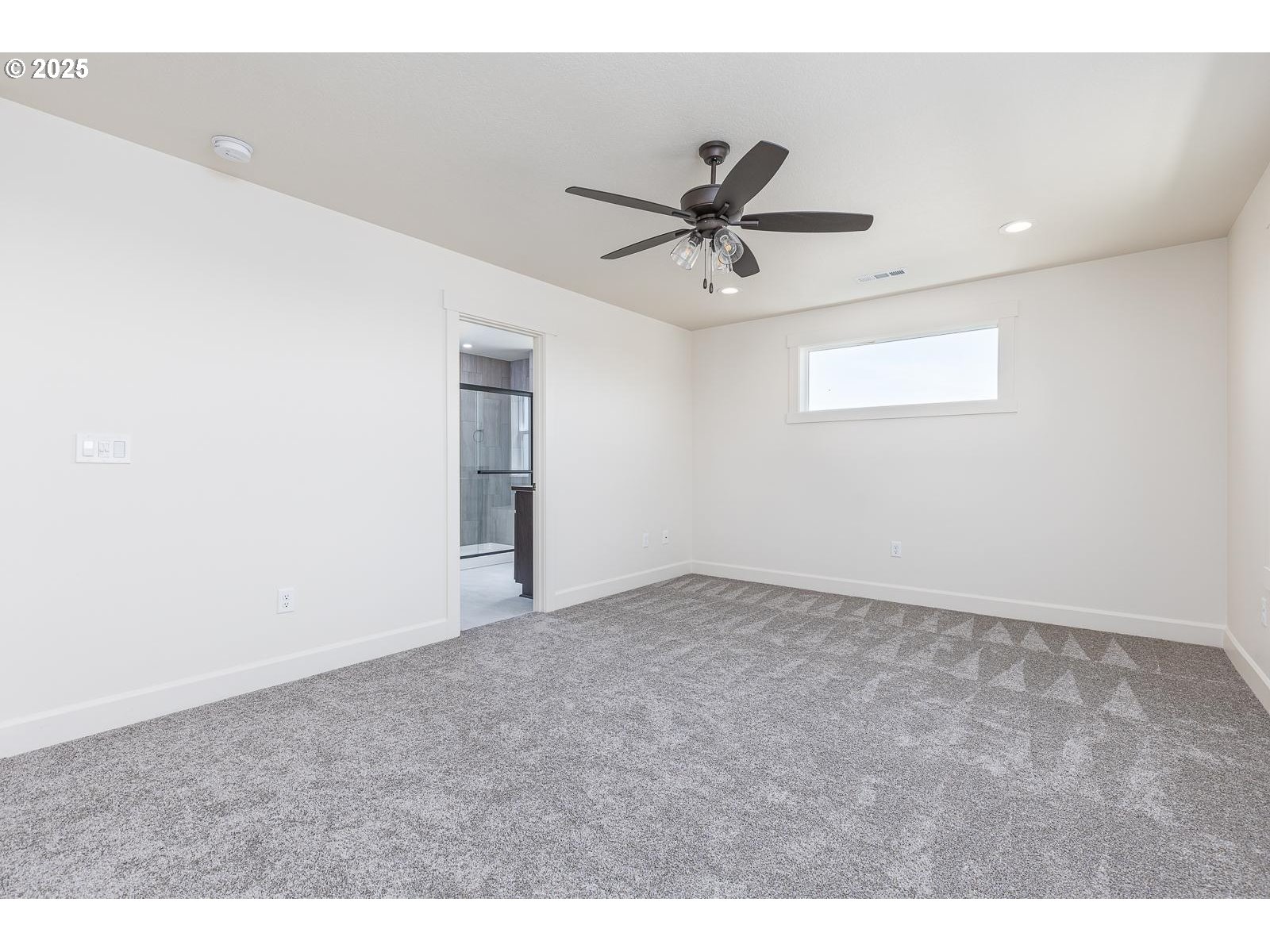 856 East Autumn Avenue Hermiston, OR 97838 - Photo 13 of 25 a view of an empty room