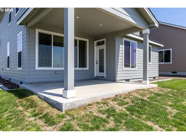 a house view with a backyard space