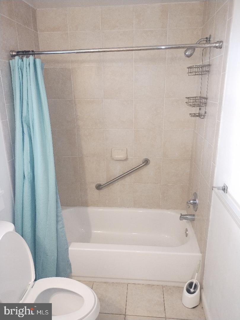 2608 Sansbury Road Upper Marlboro, MD 20774 - Photo 19 of 41 a bathroom with a toilet and a bathtub
