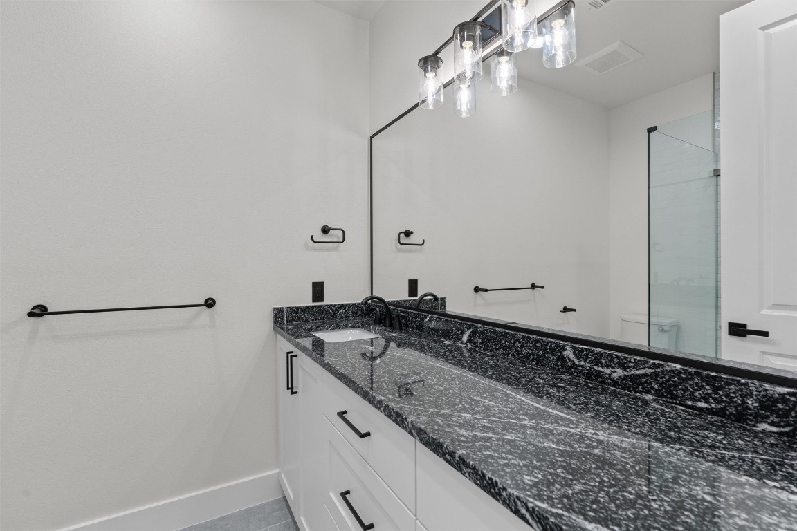 818 Stark Street, Unit A Austin, TX 78756 - Photo 27 of 36 2nd floor hall bathroom