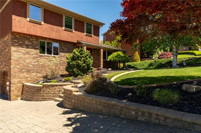 a view of a back yard of the house