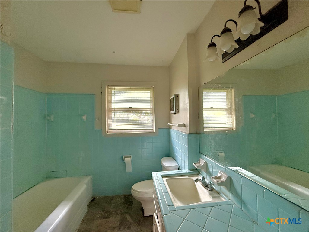 301 Angus Street Victoria, TX 77904 - Photo 17 of 19