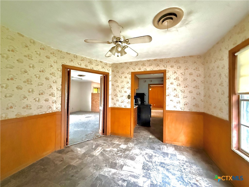 301 Angus Street Victoria, TX 77904 - Photo 9 of 19