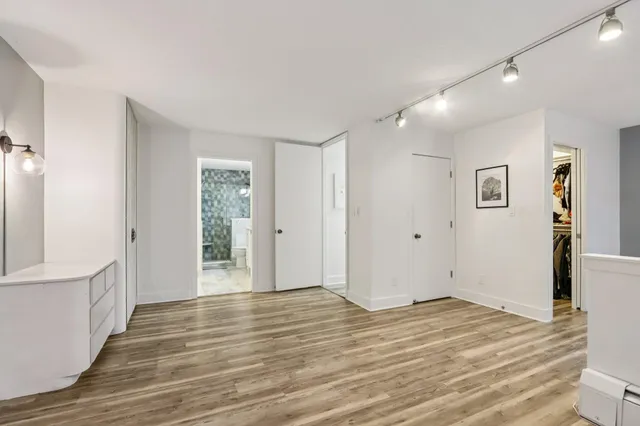 $329,500 | 1919 North Summit Avenue, Unit 1D, Milwaukee, WI 53202