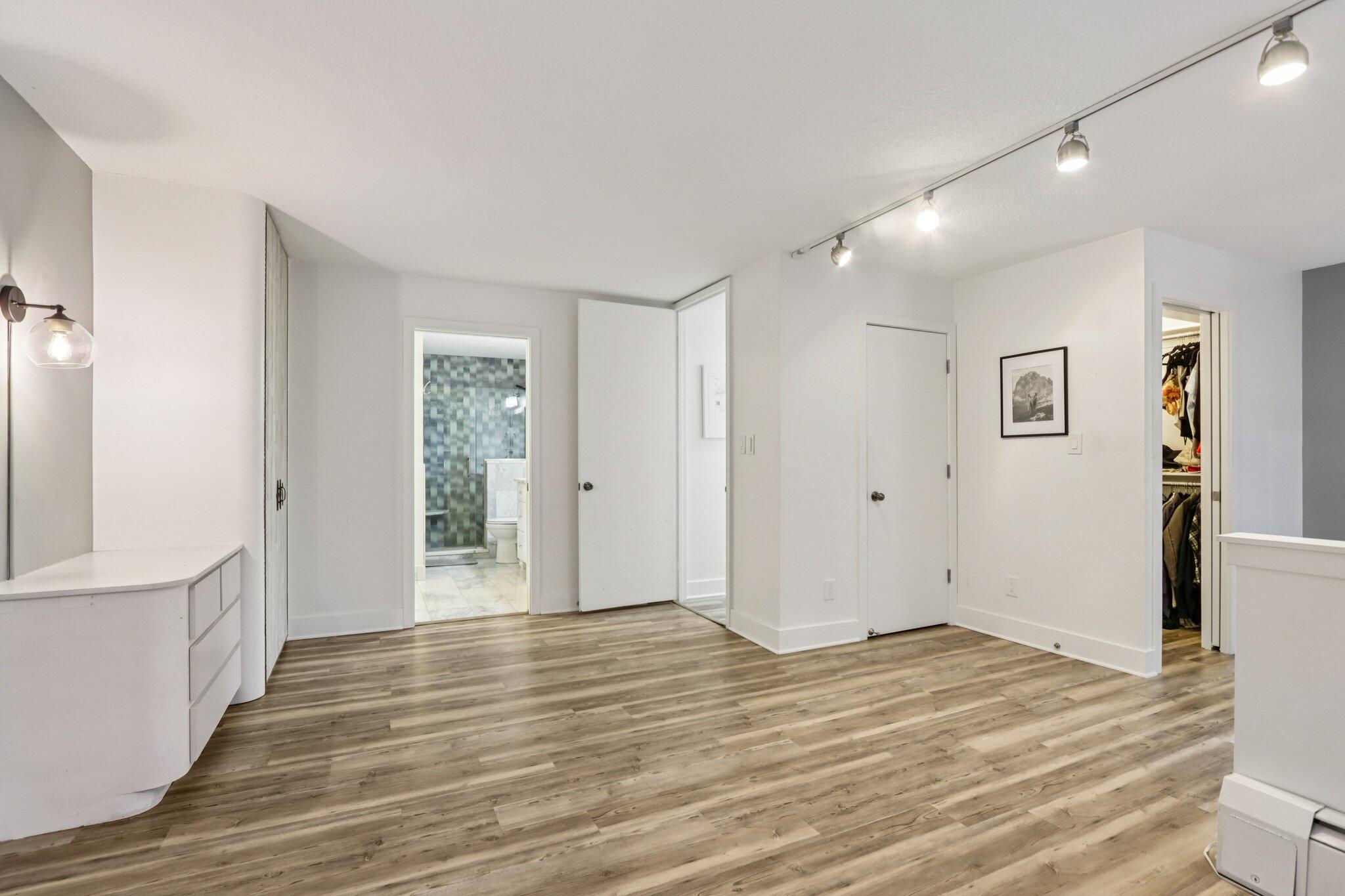 1919 North Summit Avenue, Unit 1D Milwaukee, WI 53202 - Photo 12 of 37 19-web-or-mls-N Summit Ave 1D-S1410-019