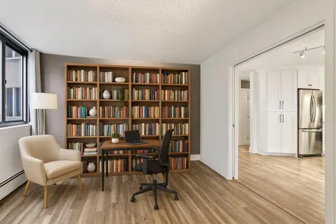 $329,500 | 1919 North Summit Avenue, Unit 1D, Milwaukee, WI 53202