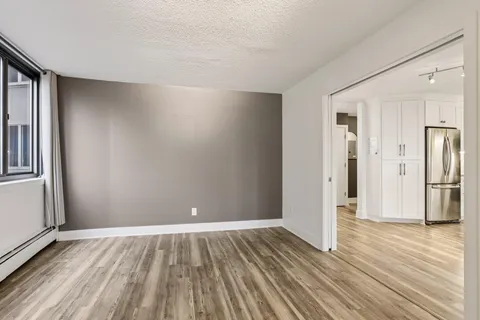 $329,500 | 1919 North Summit Avenue, Unit 1D, Milwaukee, WI 53202