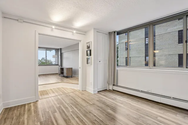 $329,500 | 1919 North Summit Avenue, Unit 1D, Milwaukee, WI 53202