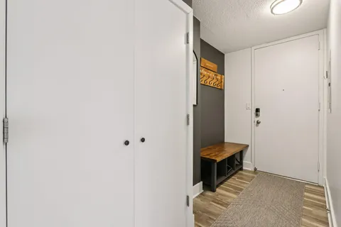 $329,500 | 1919 North Summit Avenue, Unit 1D, Milwaukee, WI 53202