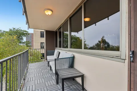 $329,500 | 1919 North Summit Avenue, Unit 1D, Milwaukee, WI 53202