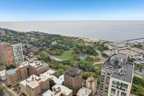 $329,500 | 1919 North Summit Avenue, Unit 1D, Milwaukee, WI 53202