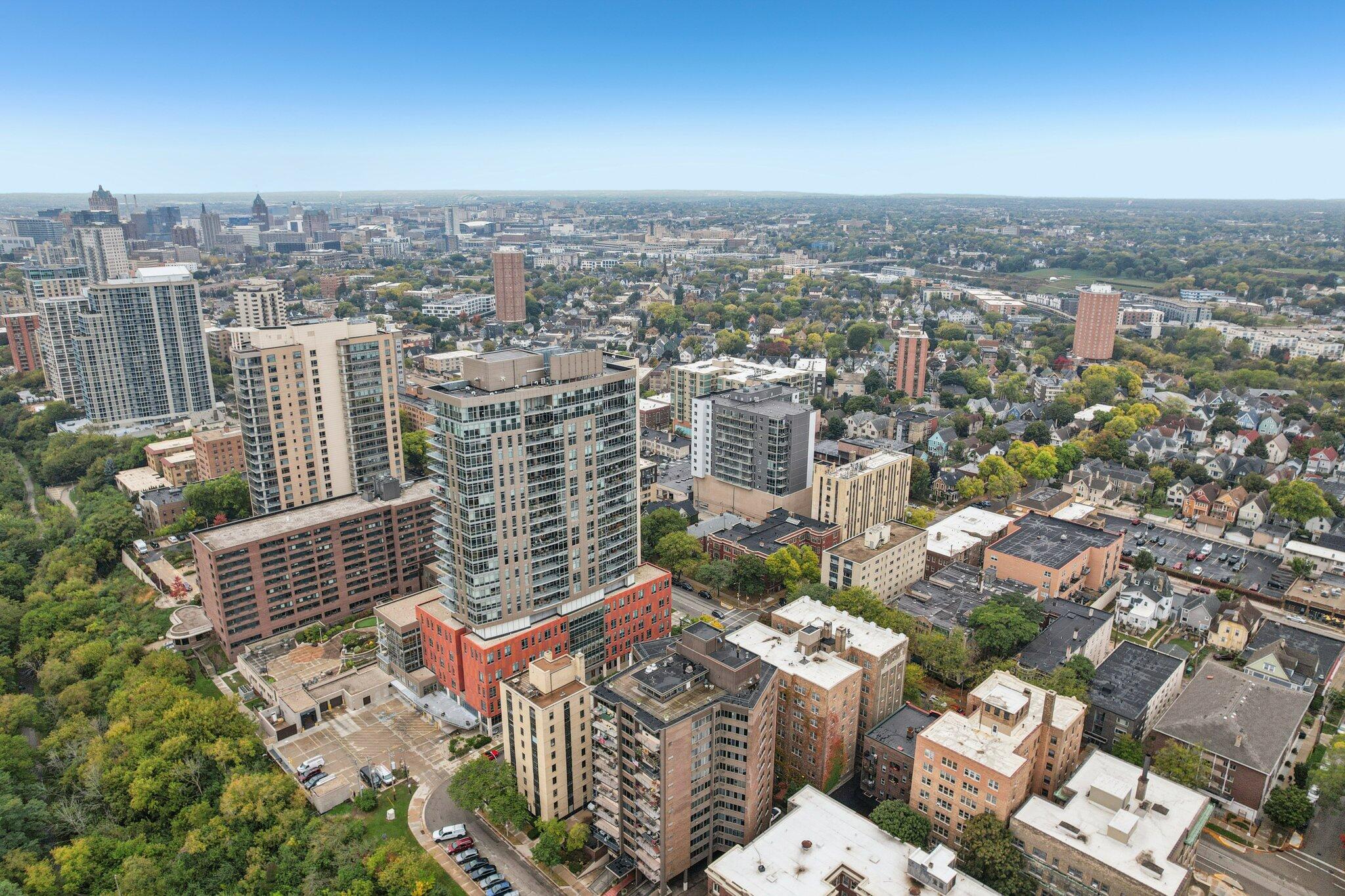 1919 North Summit Avenue, Unit 1D Milwaukee, WI 53202 - Photo 26 of 37 46-web-or-mls-N Summit Ave 1D-S1410-046