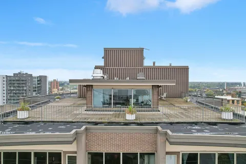 $329,500 | 1919 North Summit Avenue, Unit 1D, Milwaukee, WI 53202