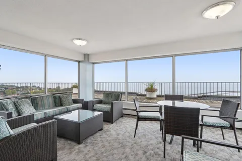 $329,500 | 1919 North Summit Avenue, Unit 1D, Milwaukee, WI 53202